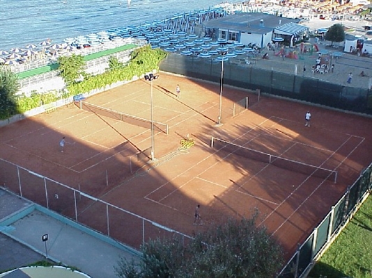 Enjoy tennis on the sunny adriatic coast