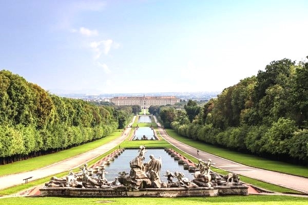 ENTRE ROME ET NAPLES... ENTRE ROME ET NAPLES...