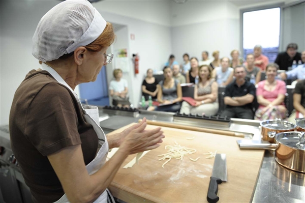 CLASES DE COCINA Y ARTE EN EMILIA ROMA&#209;A